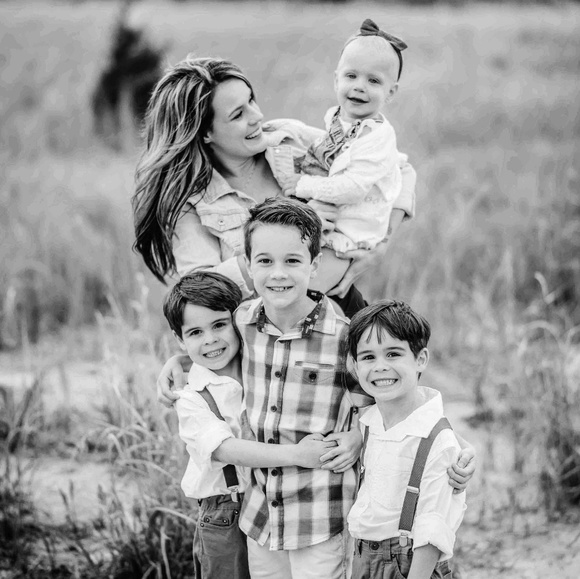 Meet your Posher, Hannah - Picture 2 of 5